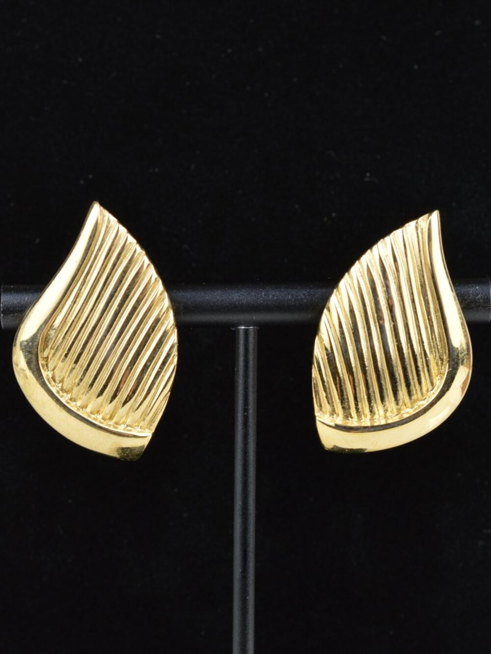 Vintage Trifari Gold Tone Ribbed Fan Leaf Statement Pierced Earrings Signed